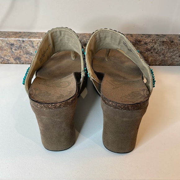Size 8 OTBT Tan and Turquoise Wedge Sandals - Picture 4 of 7